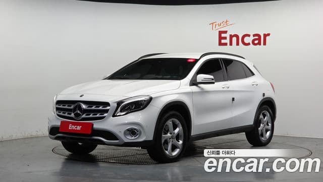 Mercedes-Benz GLA-Class 2019 — Şəkil 10/20