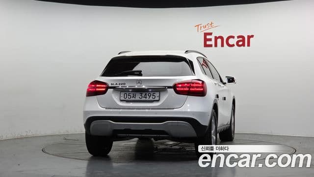 Mercedes-Benz GLA-Class 2019 — Şəkil 3/20
