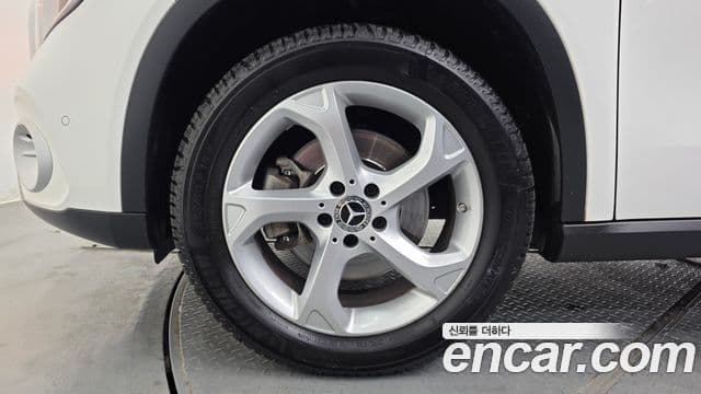 Mercedes-Benz GLA-Class 2019 — Şəkil 4/20