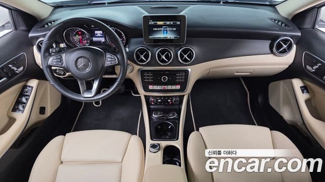 Mercedes-Benz GLA-Class 2019 — Şəkil 6/20