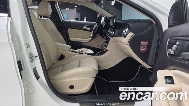 Mercedes-Benz GLA-Class 2019 — Şəkil 11/20
