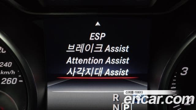 Mercedes-Benz GLA-Class 2019 — Şəkil 14/20