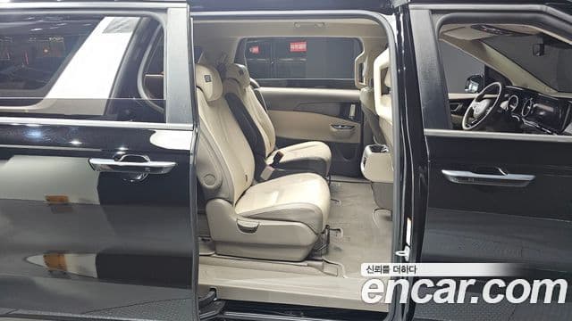 Kia Carnival 2023 — Фото 11/20