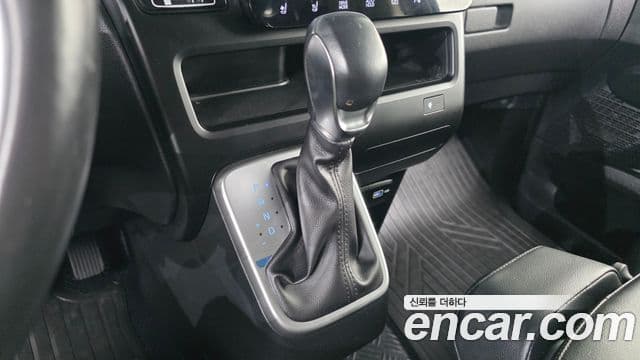 Hyundai Staria 2022 — ფოტო 9/20