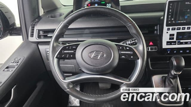 Hyundai Staria 2022 — ფოტო 13/20
