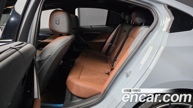 BMW 5 Series 2023 — Фото 12/20