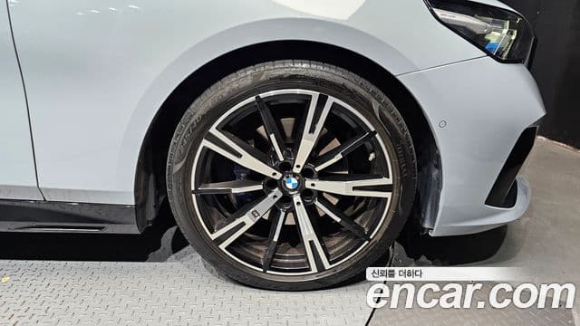 BMW 5 Series 2023 — Photo 2/30