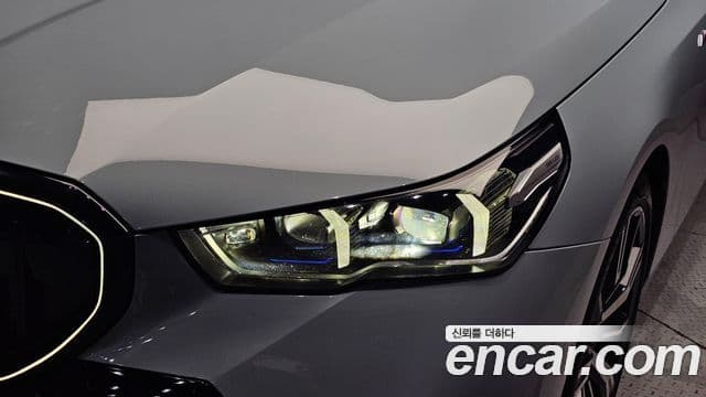 BMW 5 Series 2023 — Photo 26/30