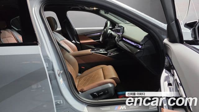 BMW 5 Series 2023 — Photo 8/30