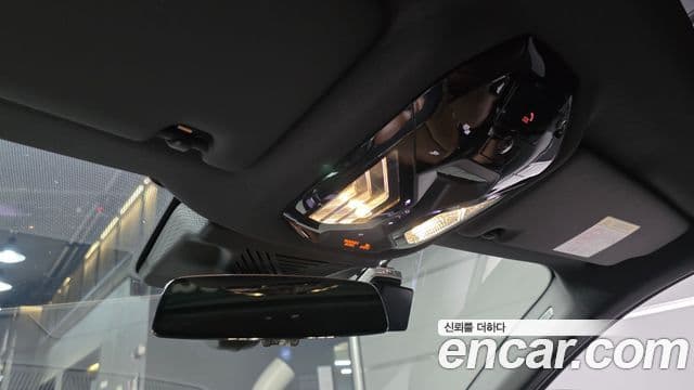 BMW 5 Series 2023 — Photo 28/30