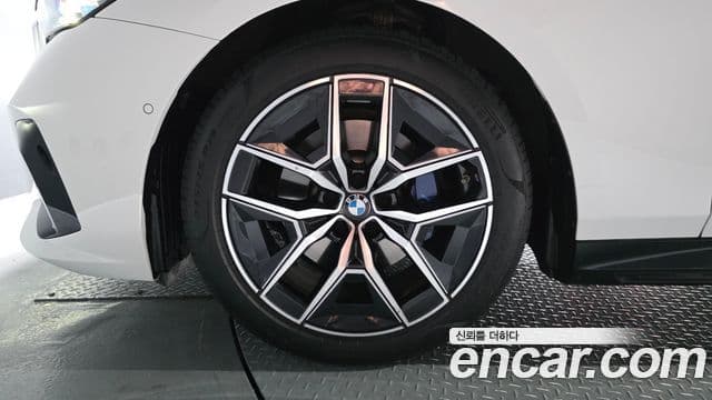 BMW 5 Series 2025 — ფოტო 5/20