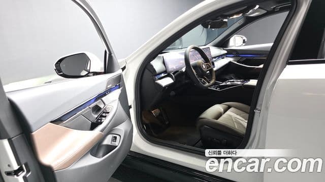 BMW 5 Series 2025 — ფოტო 10/20