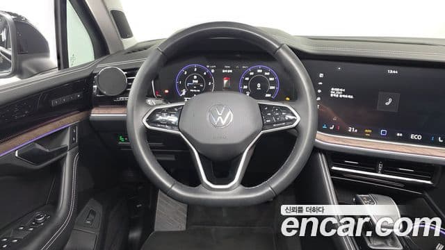 Volkswagen Touareg 2024 — Photo 2/20