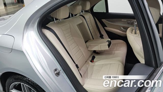 Mercedes-Benz E-Class 2019 — Şəkil 11/20