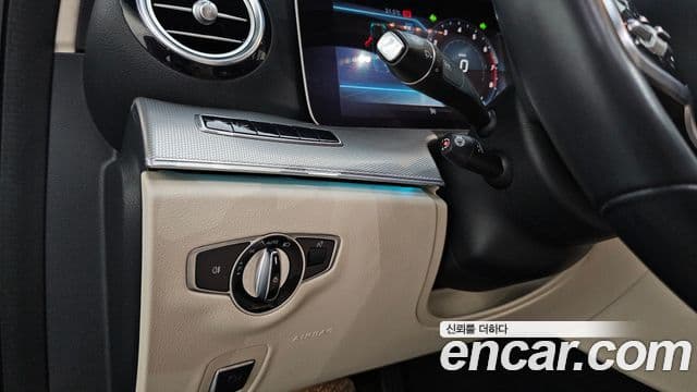 Mercedes-Benz E-Class 2019 — Şəkil 19/20