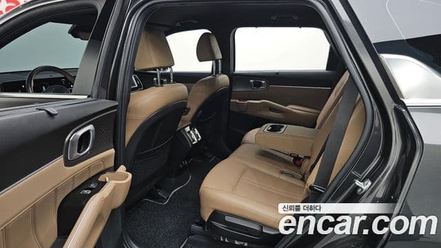 Kia Sorento 2023 — ფოტო 8/35
