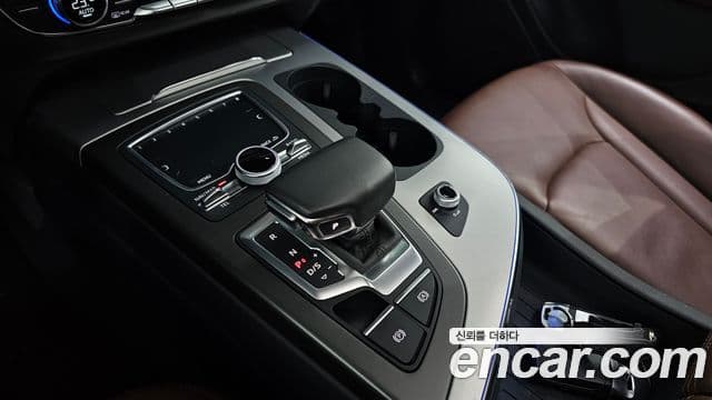 Audi Q7 2019 — Şəkil 9/20