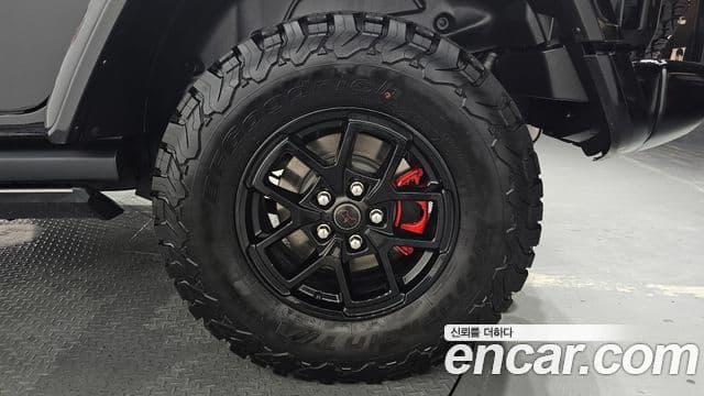Jeep Wrangler 2025 — Photo 12/31