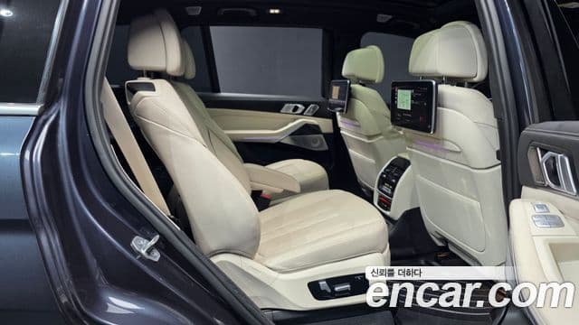 BMW X7 2021 — ფოტო 13/20