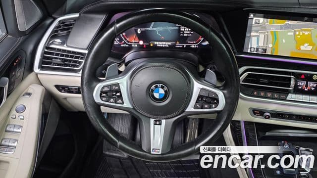 BMW X7 2021 — ფოტო 14/20