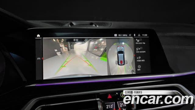 BMW X7 2021 — ფოტო 16/20