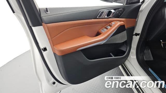 BMW X7 2025 — Photo 28/30