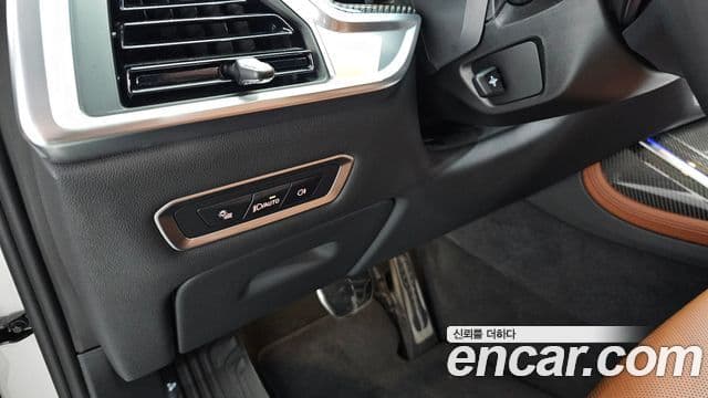 BMW X7 2025 — Photo 8/30