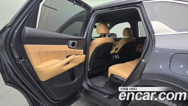 Kia Sorento 2023 — ფოტო 16/20