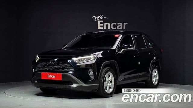 Toyota RAV4 2019 — ფოტო 1/20