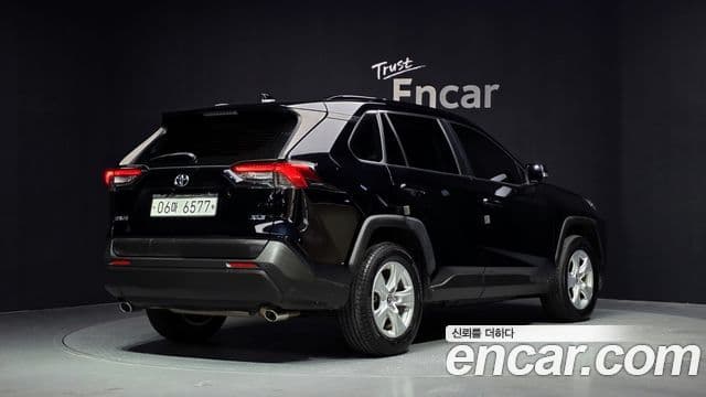 Toyota RAV4 2019 — ფოტო 2/20