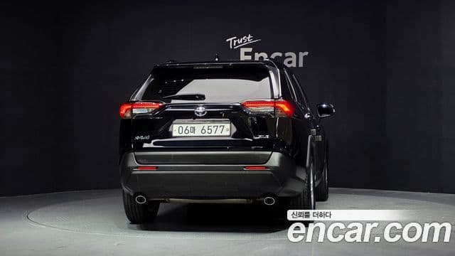 Toyota RAV4 2019 — ფოტო 4/20