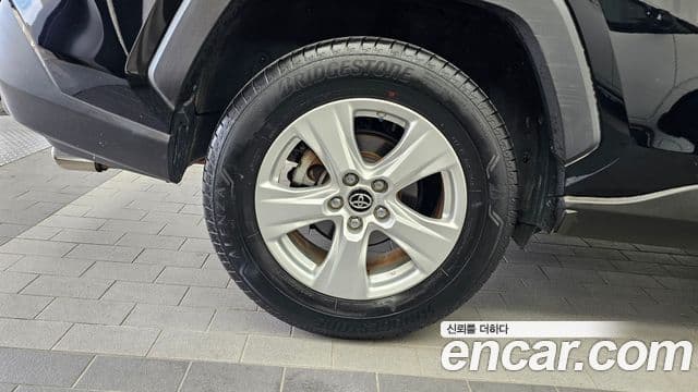 Toyota RAV4 2019 — ფოტო 5/20