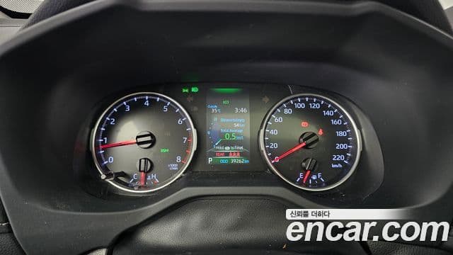 Toyota RAV4 2019 — ფოტო 8/20