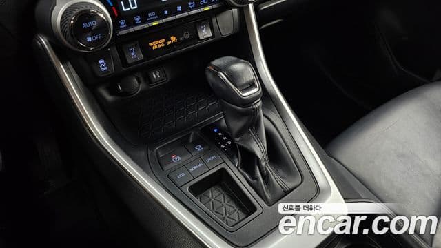 Toyota RAV4 2019 — ფოტო 9/20
