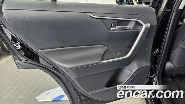 Toyota RAV4 2019 — Photo 27/31