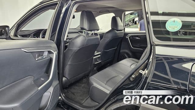 Toyota RAV4 2019 — Photo 28/31