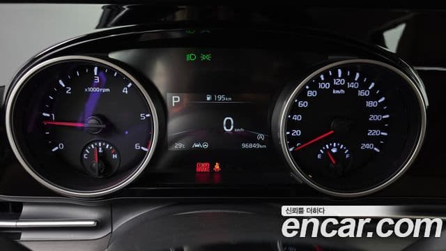 Kia Carnival 2021 — Фото 8/20
