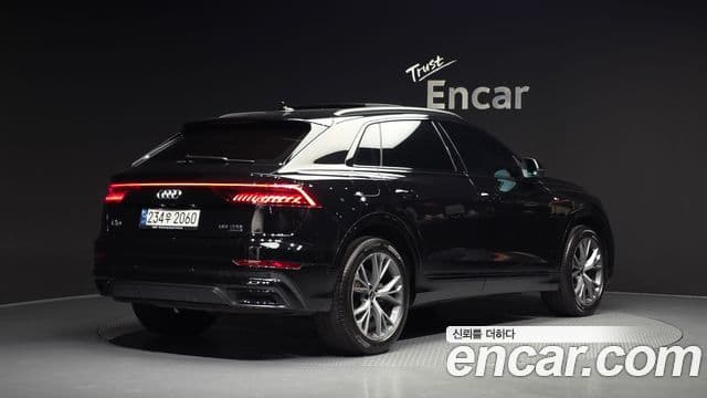 Audi Q7 2022 — ფოტო 1/20