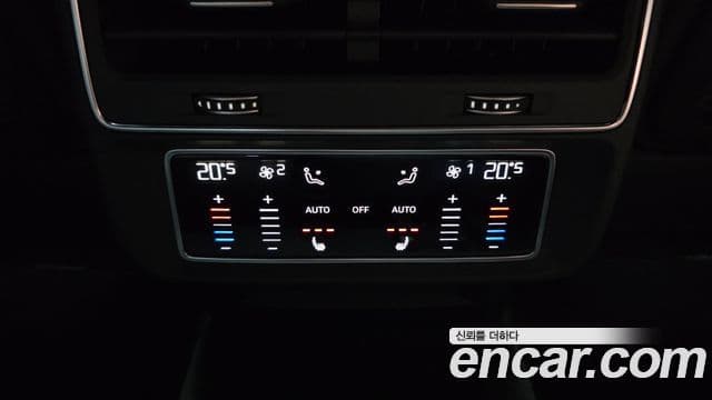 Audi Q7 2022 — ფოტო 18/20
