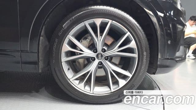 Audi Q8 2022 — ფოტო 14/23