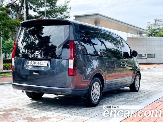 Hyundai Staria 2021 — ფოტო 2/14