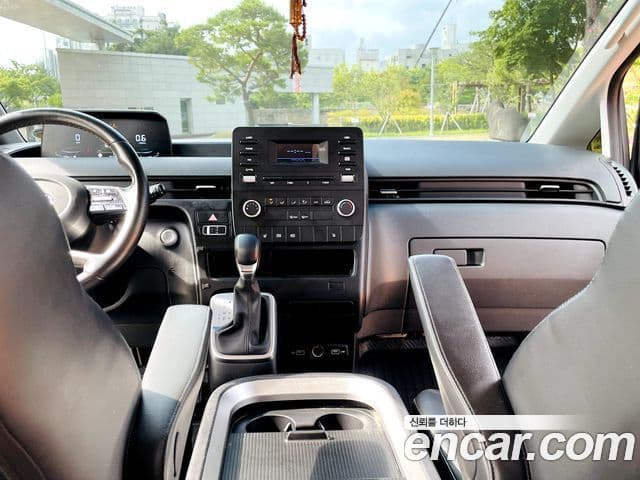 Hyundai Staria 2021 — ფოტო 7/14