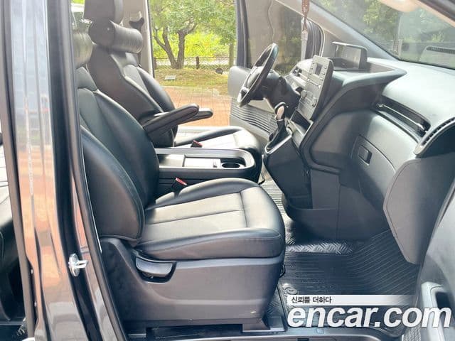 Hyundai Staria 2021 — ფოტო 9/14