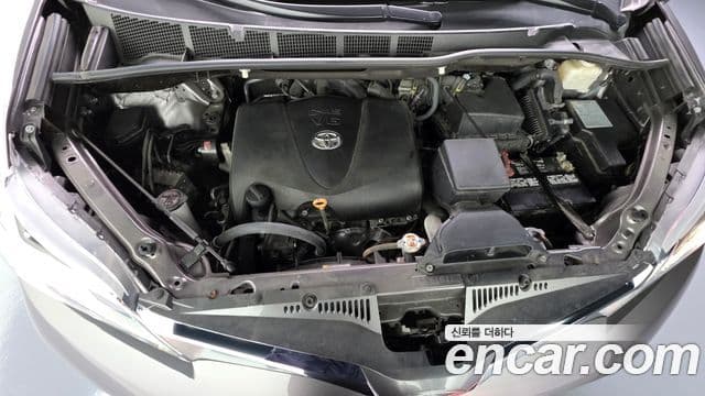 Toyota Sienna 2018 — ფოტო 6/20