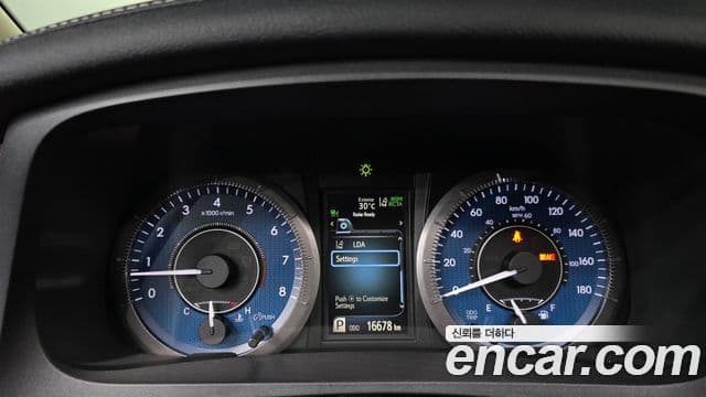 Toyota Sienna 2018 — ფოტო 8/20
