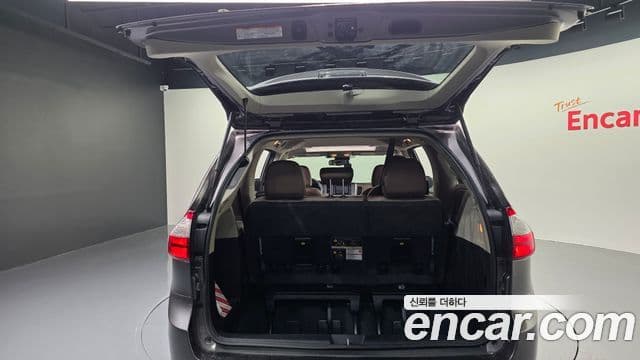 Toyota Sienna 2018 — Photo 13/33