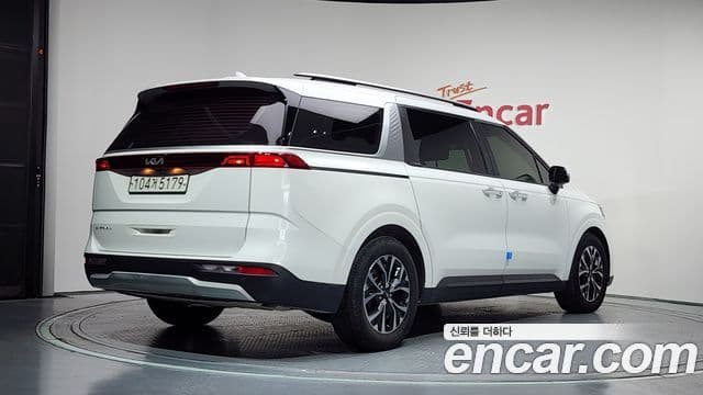 Kia Carnival 2022 — ფოტო 2/20