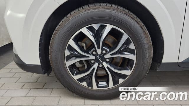Kia Carnival 2022 — ფოტო 5/20