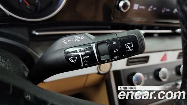 Kia Carnival 2022 — ფოტო 18/20
