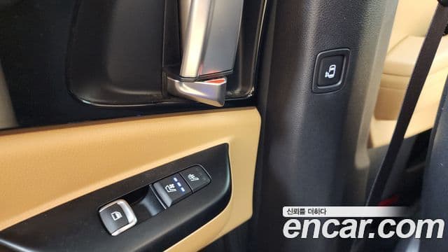 Kia Carnival 2022 — ფოტო 19/20